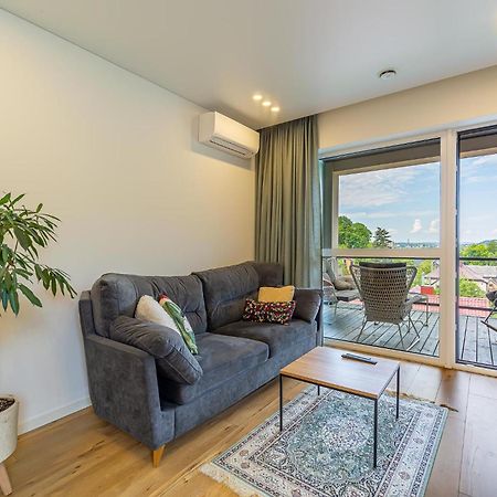 Sky Apartment With Free Parking And Balcony & Ac คอนัส ภายนอก รูปภาพ
