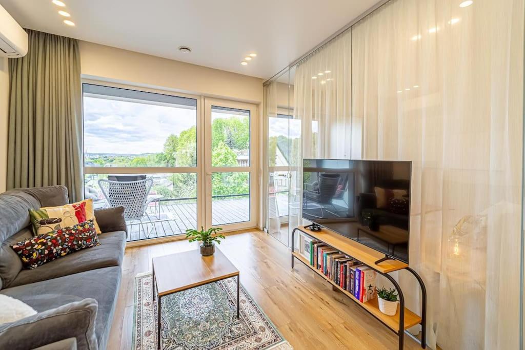 Sky Apartment With Free Parking And Balcony & Ac คอนัส ภายนอก รูปภาพ