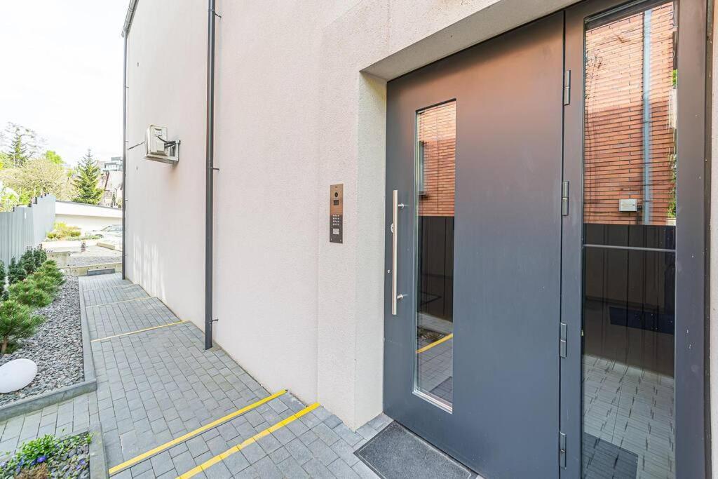 Sky Apartment With Free Parking And Balcony & Ac คอนัส ภายนอก รูปภาพ