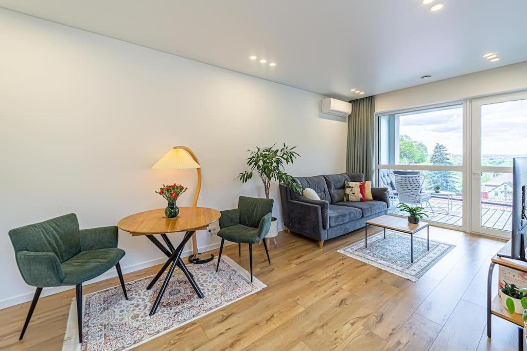 Sky Apartment With Free Parking And Balcony & Ac คอนัส ภายนอก รูปภาพ