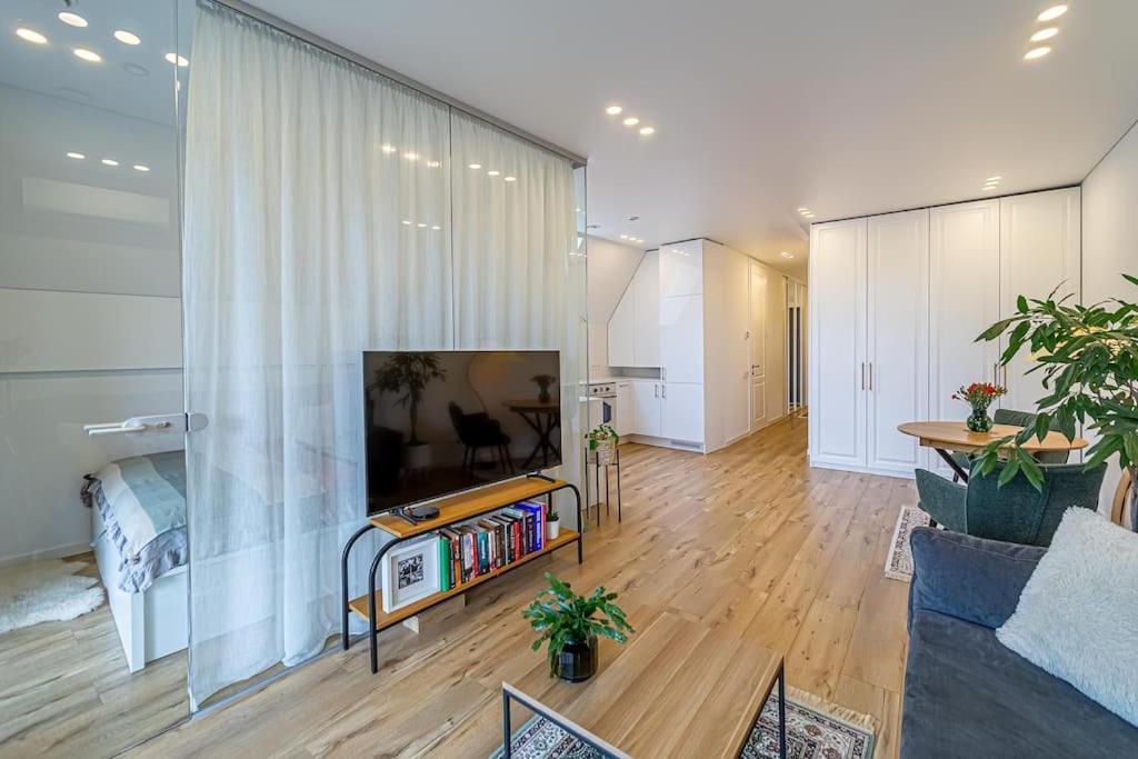 Sky Apartment With Free Parking And Balcony & Ac คอนัส ภายนอก รูปภาพ